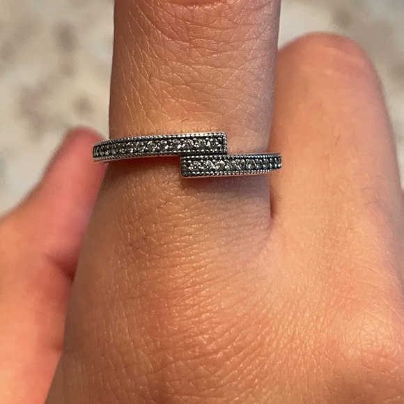 New Pandora ring - Picture 3 of 3